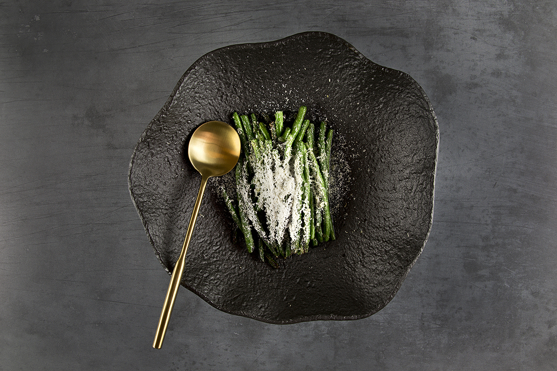 Food Photography green beans in black ceramic bowl for Alison Appleton ceramic designer food photographer Liverpool